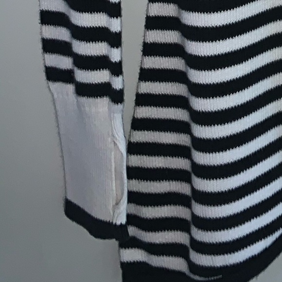 sweater - Picture 4 of 4